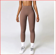 Load image into Gallery viewer, Leila Petite Set:  Elevate Your Fitness in Luxurious Comfort and Style!